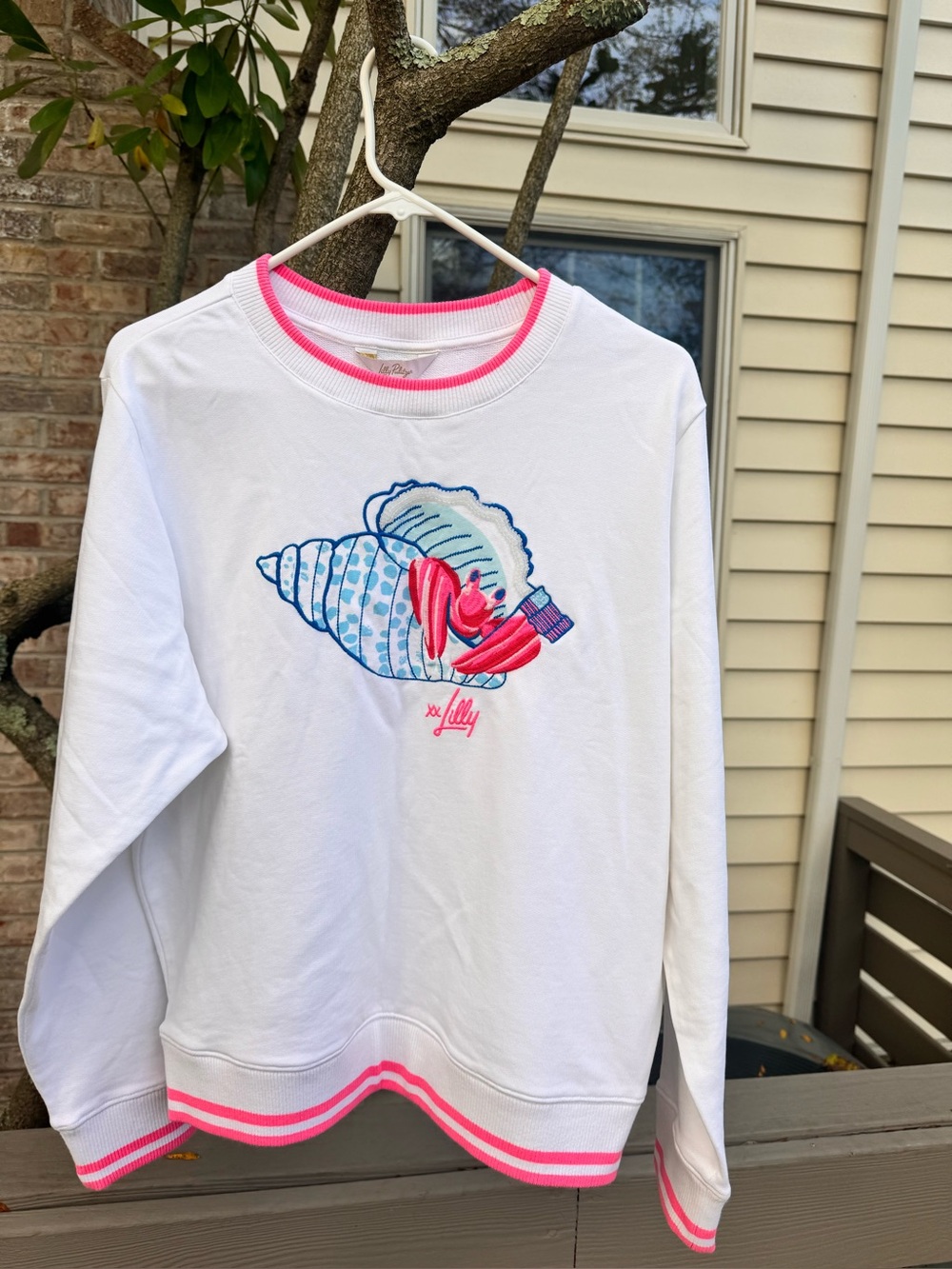 Lilly Pulitzer White Crewneck Sweatshirt with Pink & Blue Shell Motif